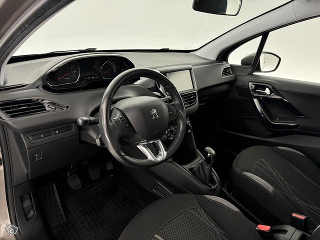 Peugeot 208 23