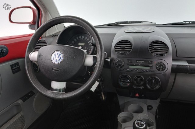 Volkswagen New Beetle 9