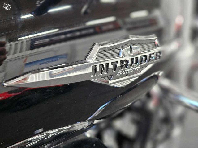 Suzuki Intruder 9