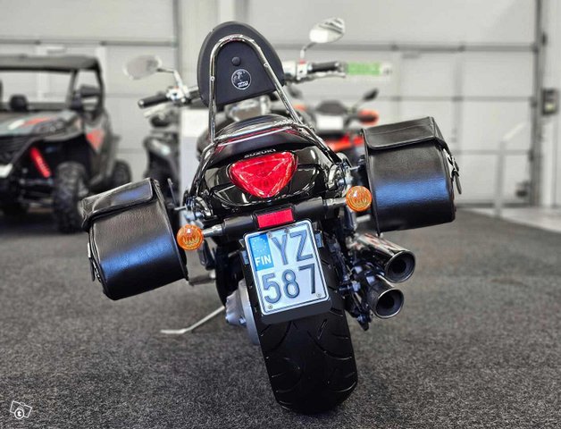 Suzuki Intruder 16