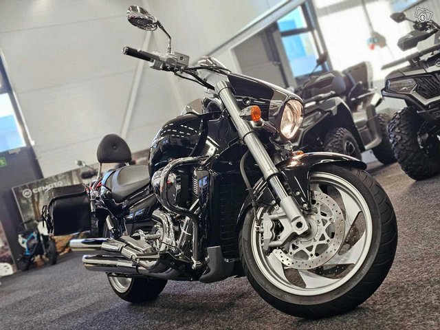 Suzuki Intruder 19