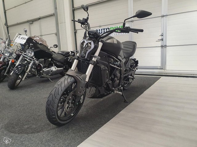 Benelli 502 Cruiser 6