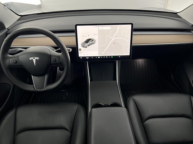 Tesla Model 3 8