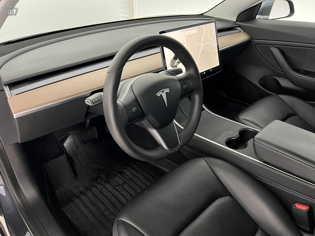 Tesla Model 3 22