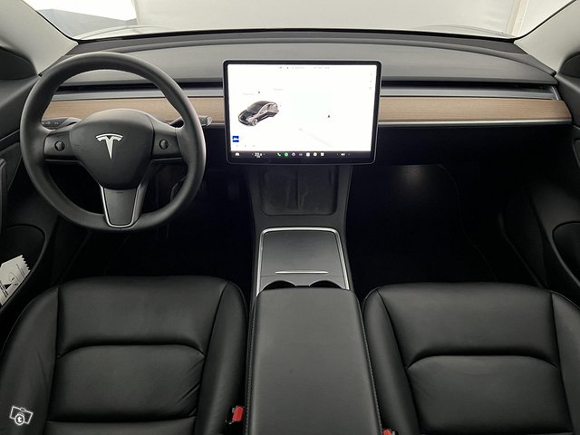 Tesla Model 3 22