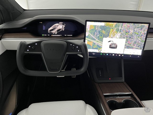 Tesla Model X 24