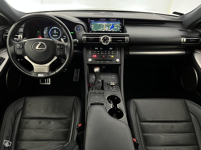 Lexus RC 24