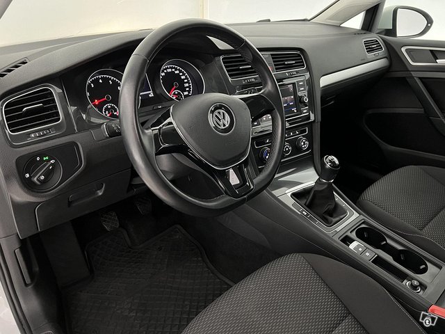 Volkswagen Golf 17