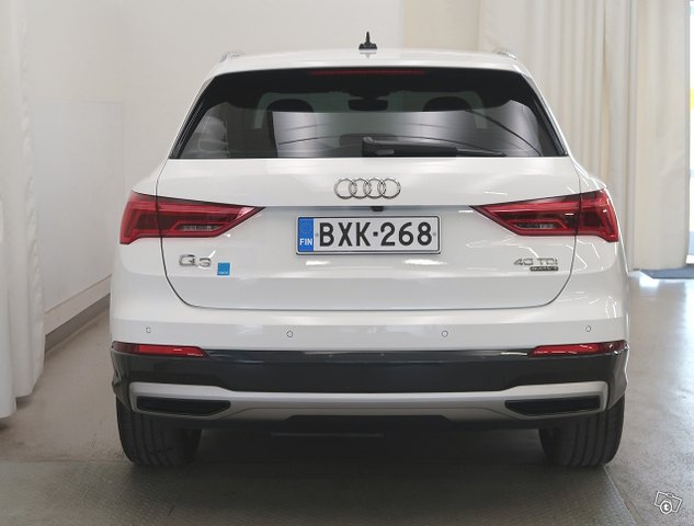 AUDI Q3 4