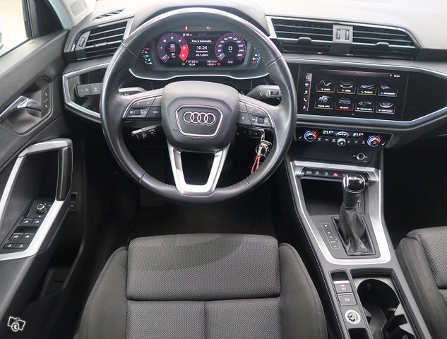 AUDI Q3 7