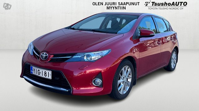 TOYOTA AURIS 1