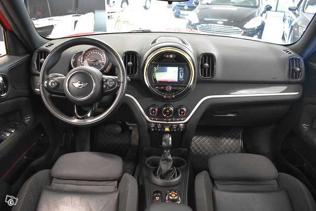 Mini Countryman 9