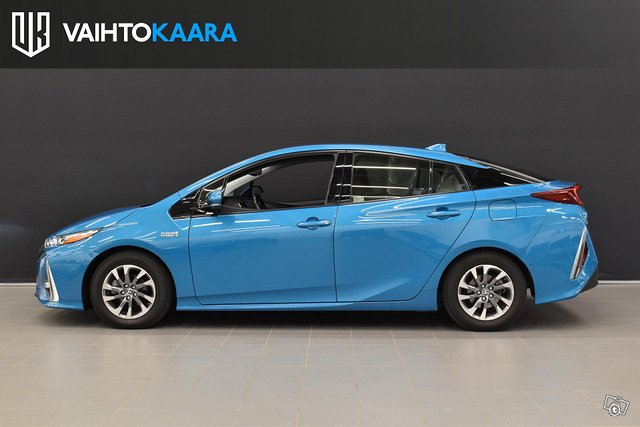 Toyota Prius Phev 13