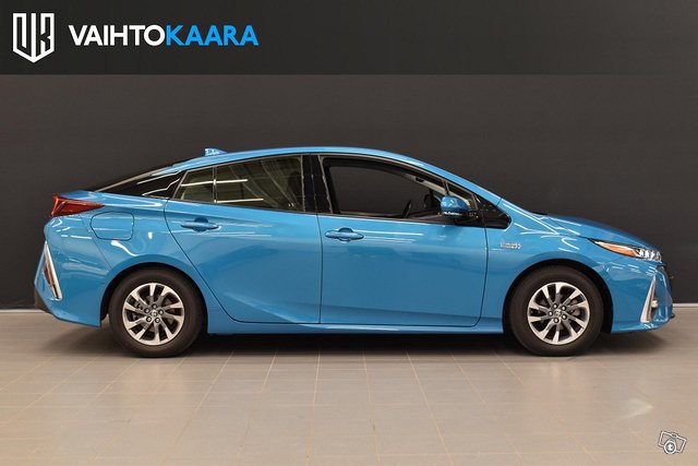 Toyota Prius Phev 24