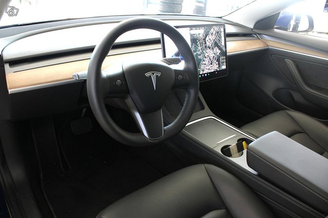 Tesla Model 3 7