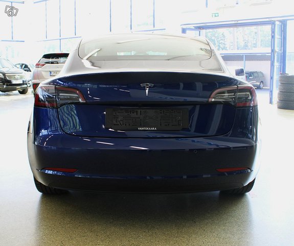 Tesla Model 3 19