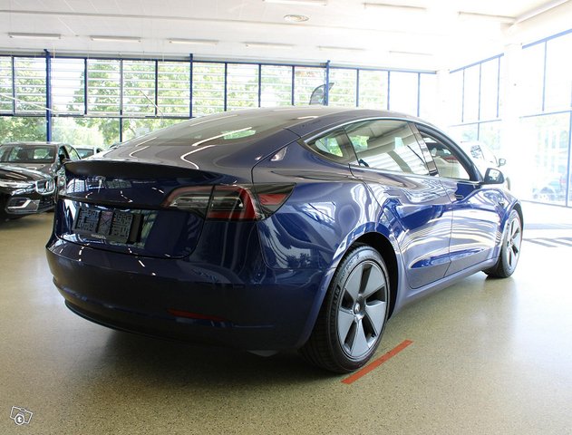 Tesla Model 3 21