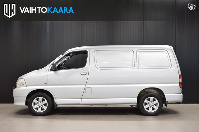 Toyota Hiace 13