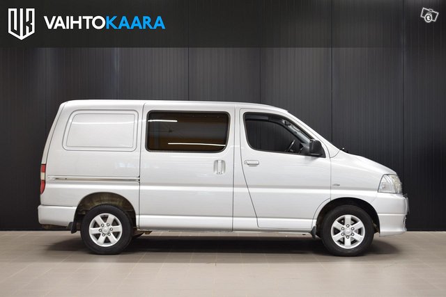 Toyota Hiace 21