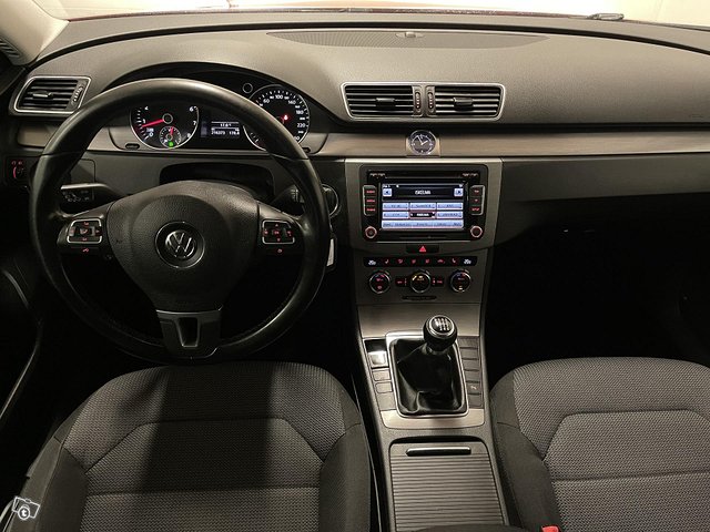 Volkswagen Passat 9