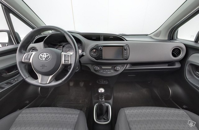 Toyota Yaris 4