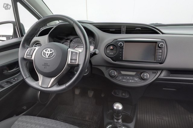 Toyota Yaris 5