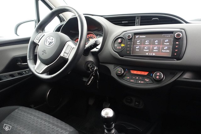 Toyota Yaris 17