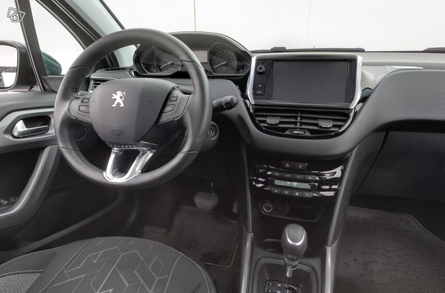 Peugeot 2008 4