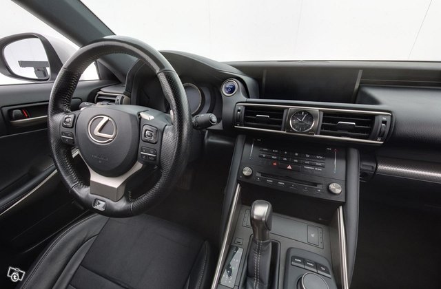 Lexus IS 5