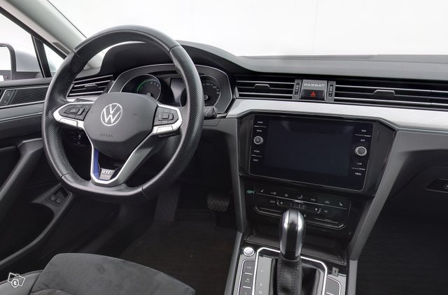 VOLKSWAGEN PASSAT 12