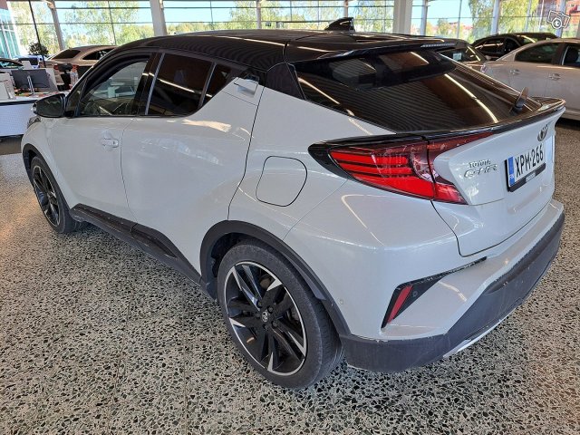 Toyota C-HR 2