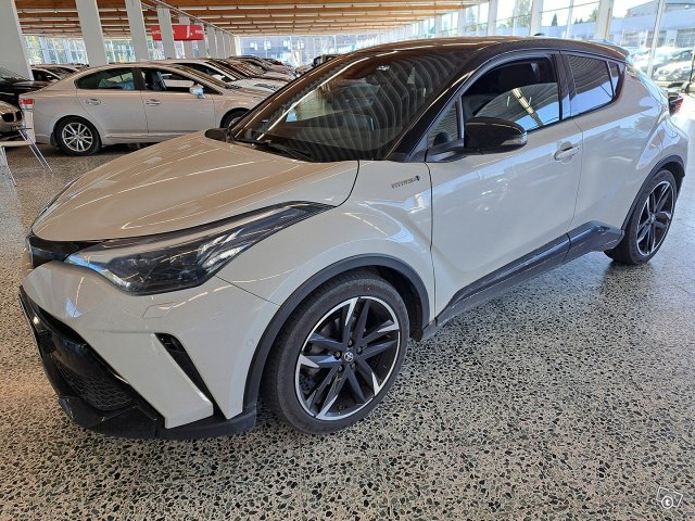 Toyota C-HR 4