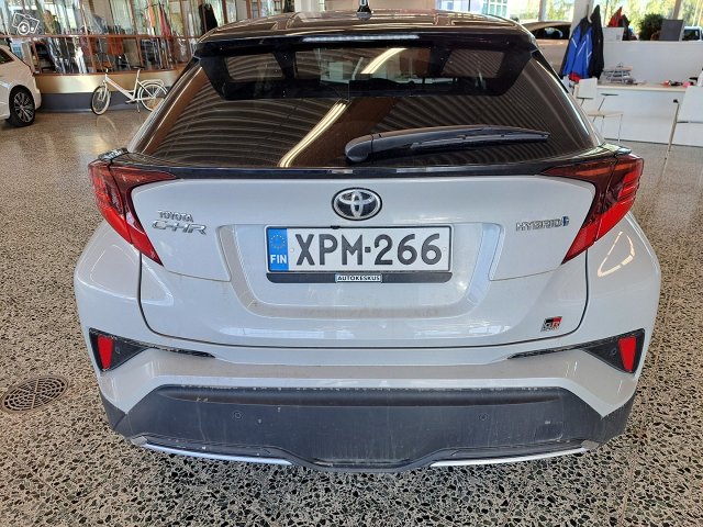 Toyota C-HR 6