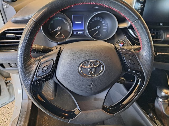 Toyota C-HR 10