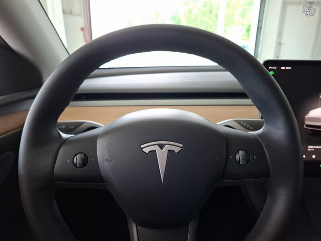 Tesla Model Y 9