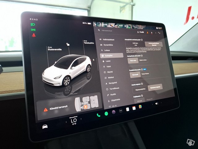 Tesla Model Y 12