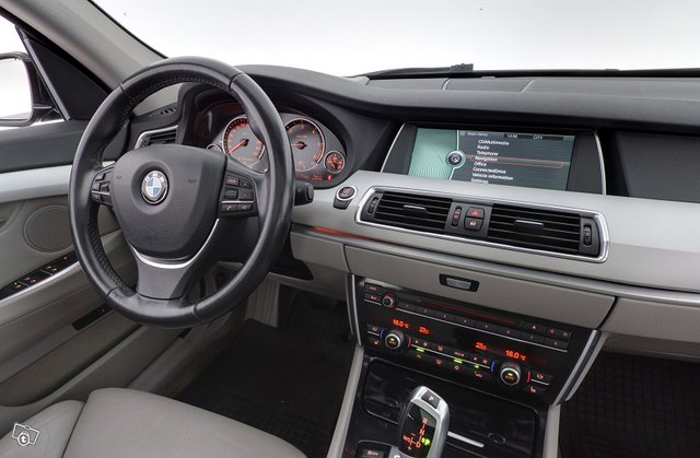 BMW 530 GRAN TURISMO 10