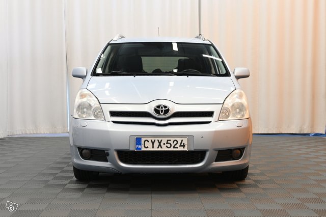 Toyota Corolla Verso 2