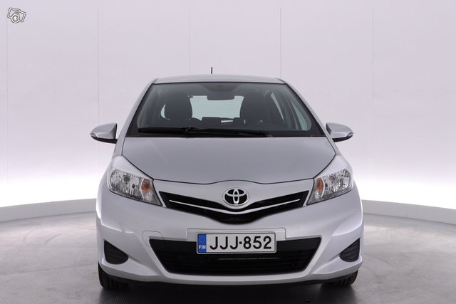 TOYOTA YARIS 2