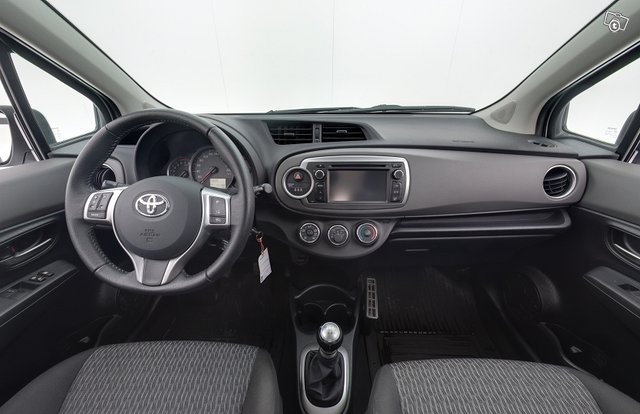 TOYOTA YARIS 11