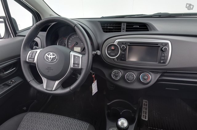 TOYOTA YARIS 13