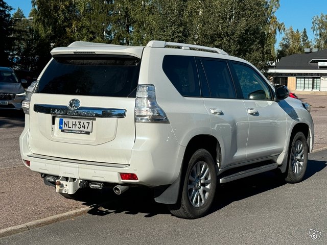 Toyota Land Cruiser 2