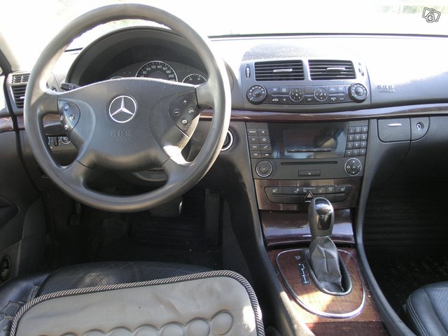 Mercedes-Benz E 200 7