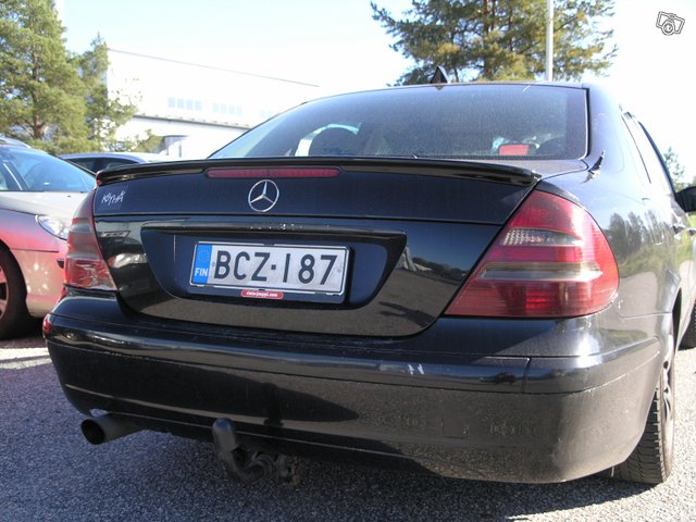 Mercedes-Benz E 200 13