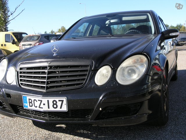 Mercedes-Benz E 200