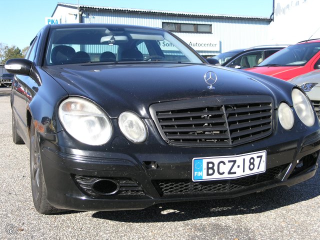 Mercedes-Benz E 200 16