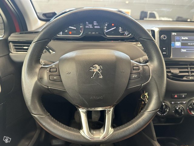 Peugeot 208 5