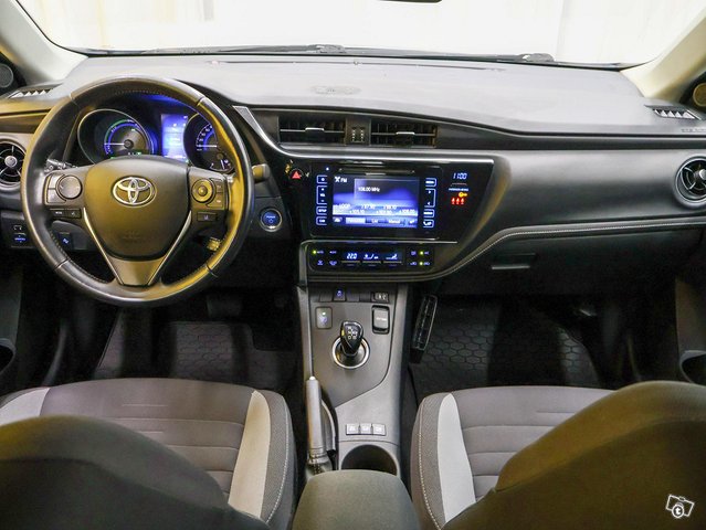 Toyota Auris 11