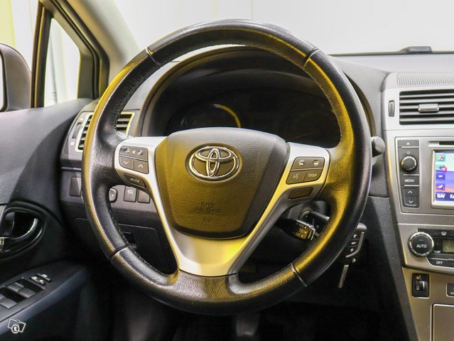 Toyota Avensis 4