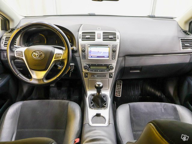 Toyota Avensis 12